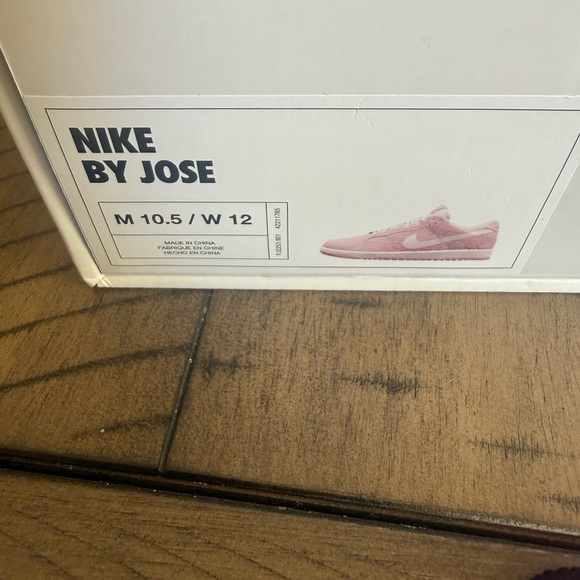 Nike By You Custom Sneakers in Soft Pink